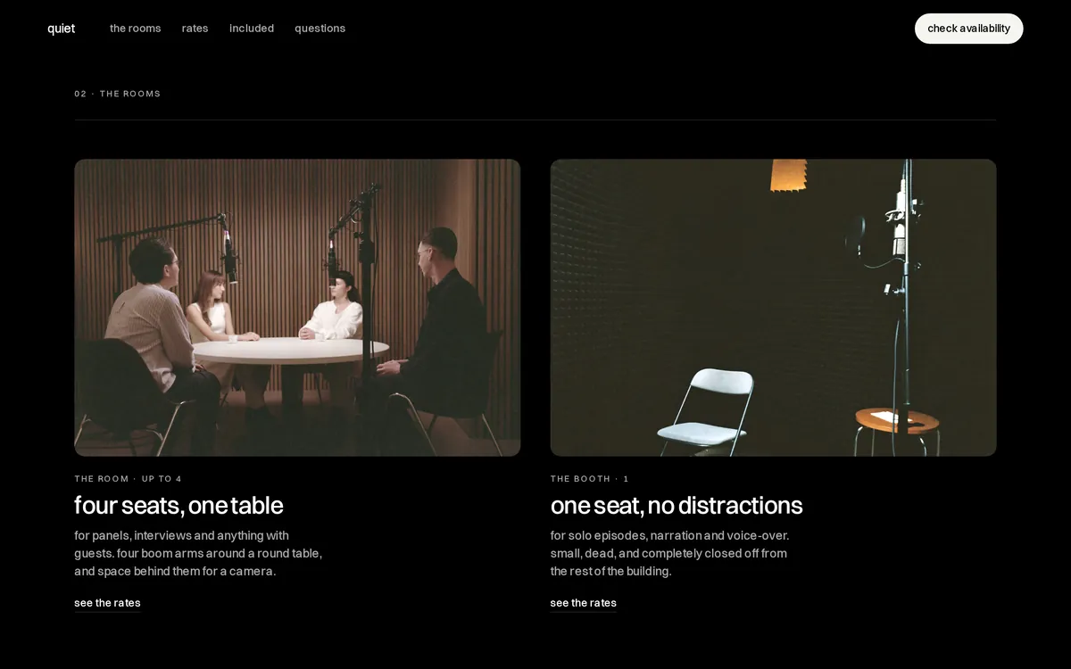 Écran du site QUIET : la présentation des pièces, une table ronde à quatre micros et une cabine